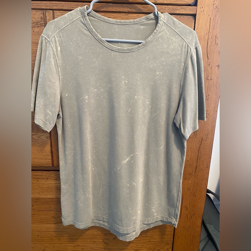 Lululemon T shirt